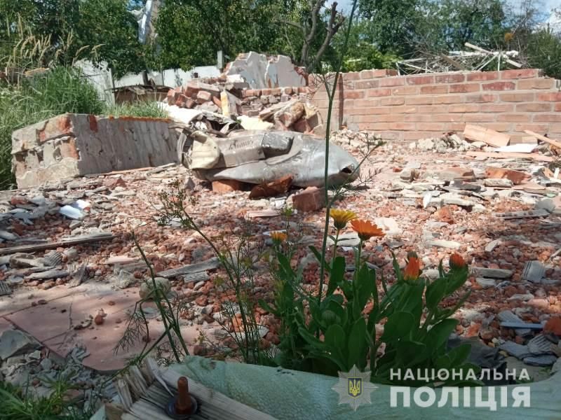 Несколько домов разрушены до основания: как выглядит Люботин после ракетных ударов (фото, видео)