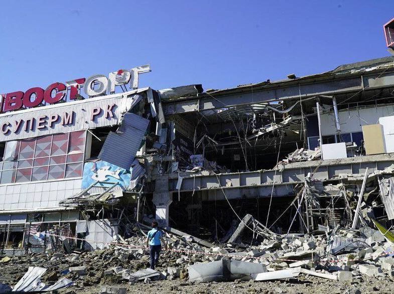 В Харькове снова работает супермаркет, который в начале июня попал под ракетный удар