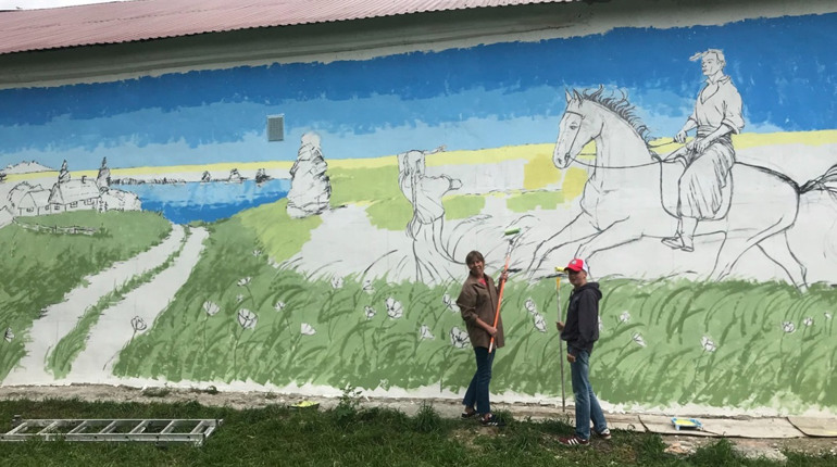 Электрик из Харьковской области создает патриотический мурал