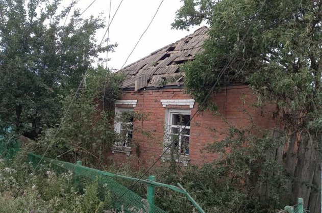 Ночной обстрел Золочева: повреждены дома и электросети (фото)