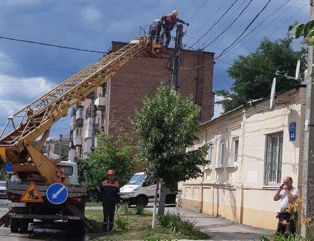 Харьковские энергетики восстановили электроснабжение после ночного обстрела