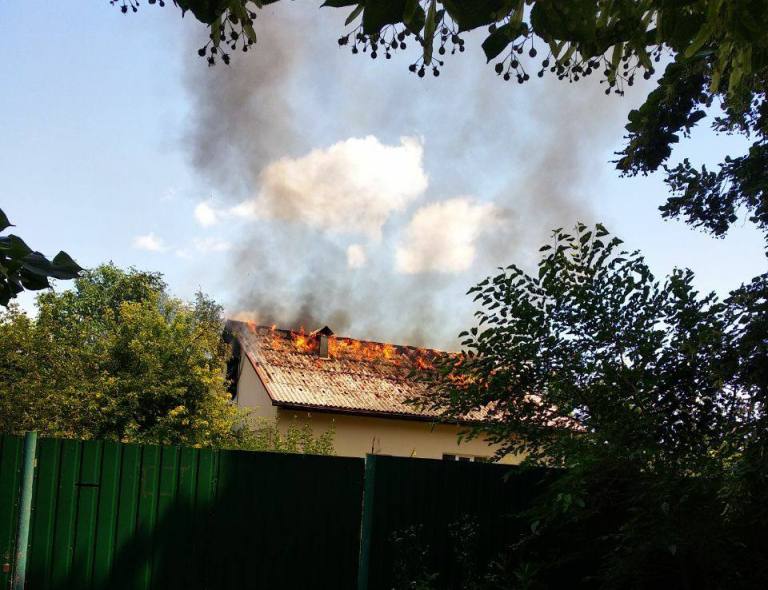 Войска РФ обстреляли поселок под Харьковом: снаряды попали в детсад и больницу