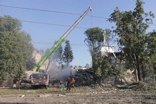 Ракетний удар по школі у Харкові: відео наслідків