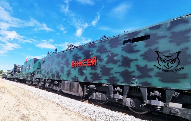 Россияне построили бронепоезд из украденных в Харьковской области запчастей