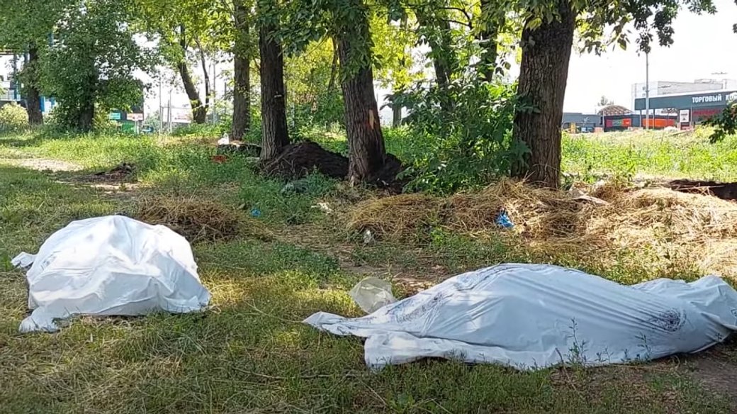В Харкові в районі метро "Індустрільна" відкопали останки російських військових