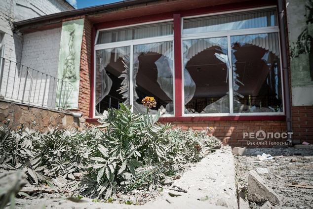 Школа в Харькове после ракетного удара: фоторепортаж