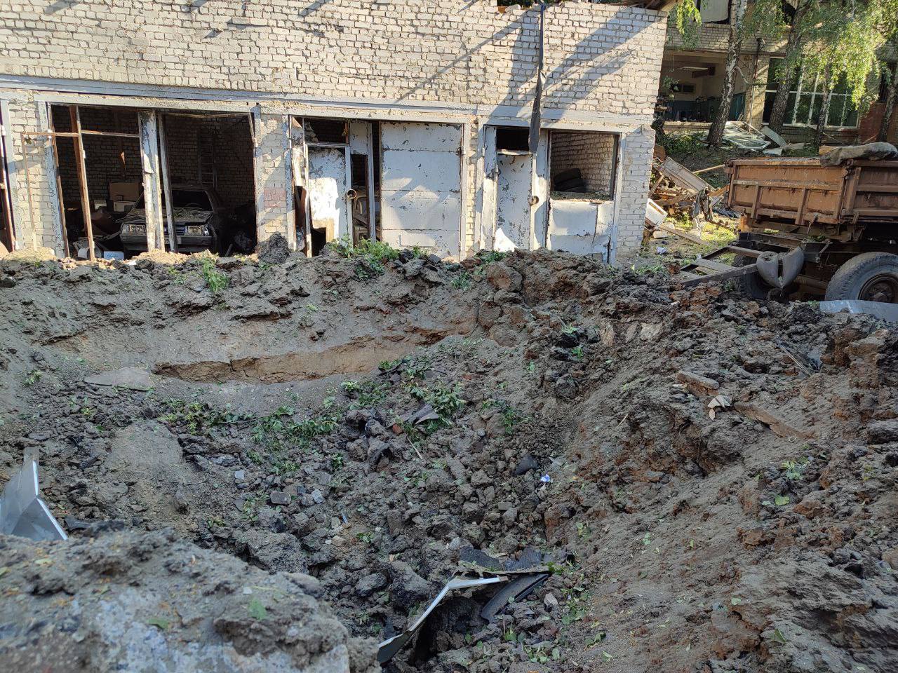 Российской ракетой разрушена еще одна школа в Харькове (фото)