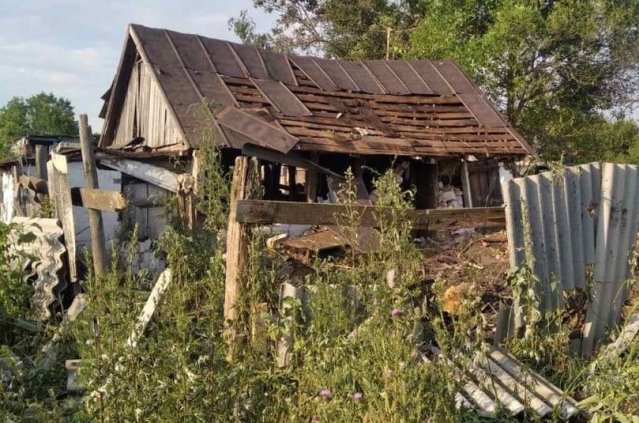 Золочевский район - опять под обстрелами: разрушены дома (фото)