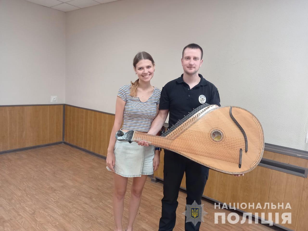 В Харькове нашли старинную бандуру за 100 тысяч гривен