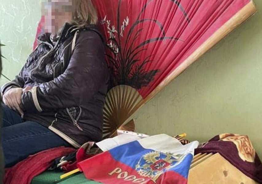 У Харкові затримали "фанатку" Путіна із прапором Росії