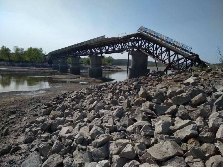 Уничтоженная плотина Оскольского водохранилища: ущерб составил больше двух миллиардов гривен
