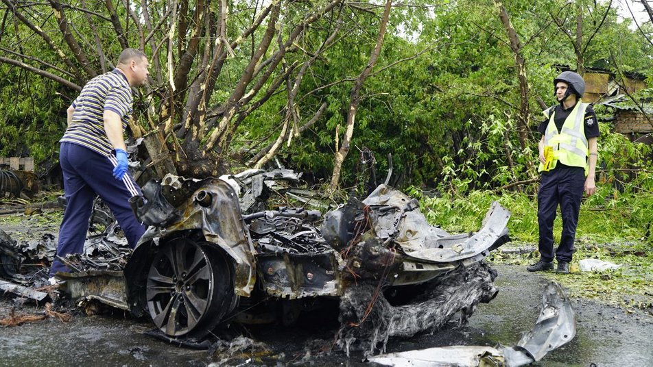 Армія РФ вдарила по шиномонтажу у Харкові: загинув водій, який проїжджав повз (фото)