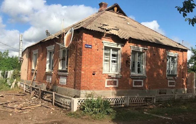 Золочів - знов під обстрілом: пошкоджено будинки та газомережа (фото)