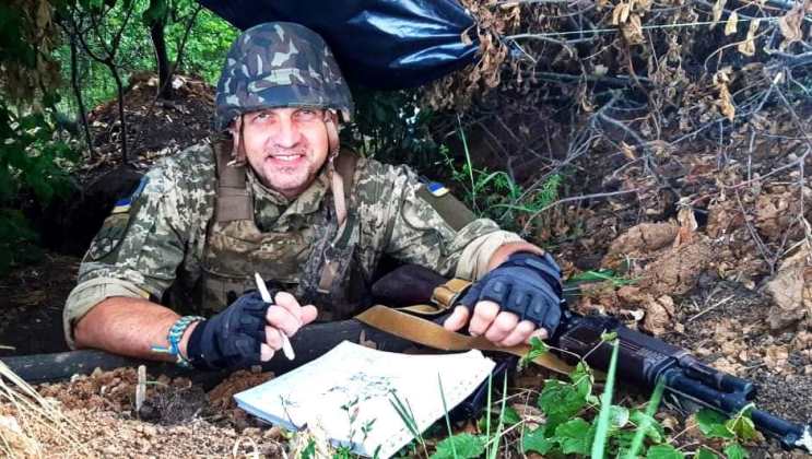 Боец из харьковской теробороны рисует комиксы на передовой (фото)