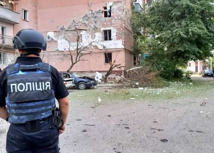 Нічний обстріл житлових багатоповерхівок у Харкові: фото наслідків