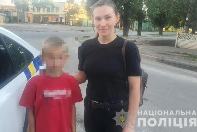 В Харькове пьяная мать ударила ребенка и бросила его на улице