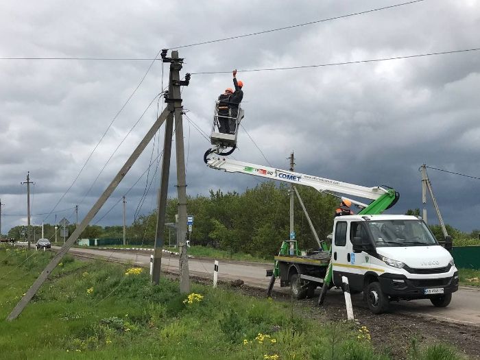 На Харківщині повернули світло до села, яке було знеструмлено з початку війни