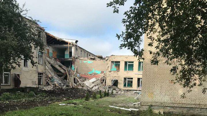 В Харьковской области обстрелом разрушена очередная школа (фото)