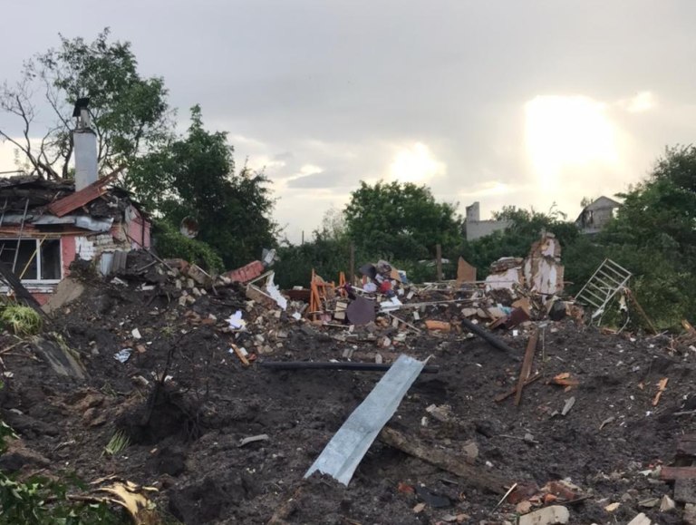 Войска РФ ударили по жилым домам в Чугуеве: фото последствий