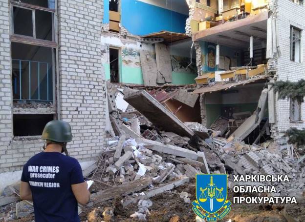 Російська ракета зруйнувала коледж у Харківській області (фото)
