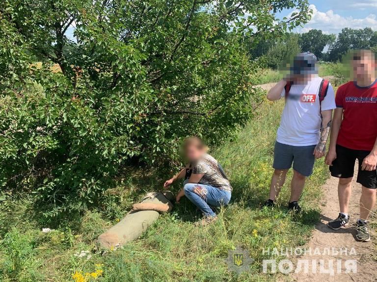 В Харьковской области посреди улицы обокрали потерявшего сознание человека