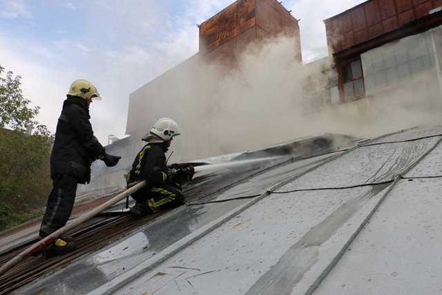 У Харкові горіло підприємство (фото)