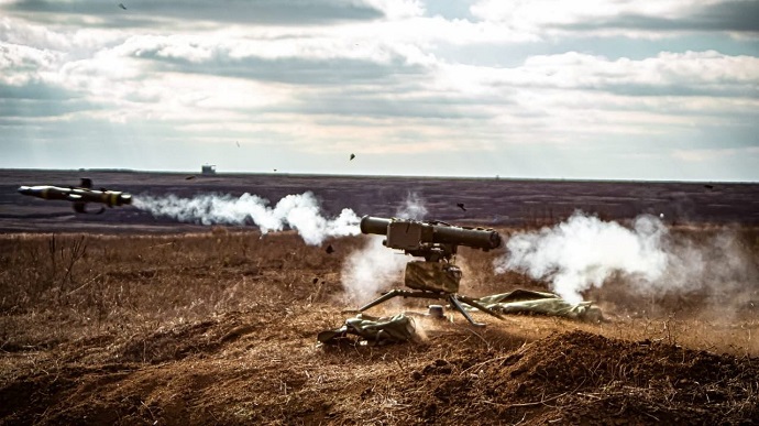 Обстріл Золочівського району: горіло сільгосппідприємство, зруйновано лінії електропередач