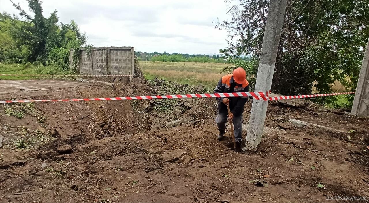 Нічний удар по Харкову: ракета вибухнула біля опори електропередач