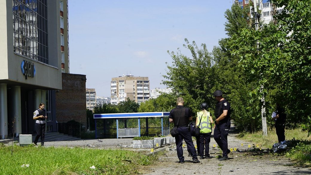 Сегодня в Харькове российскими обстрелами повреждена еще одна школа (фото)