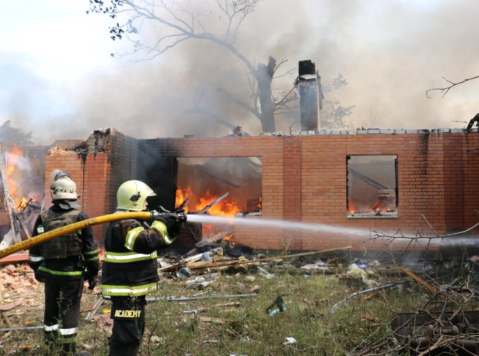 Россияне уничтожают Циркуны: второй день подряд - десятки пожаров после обстрелов (фото)