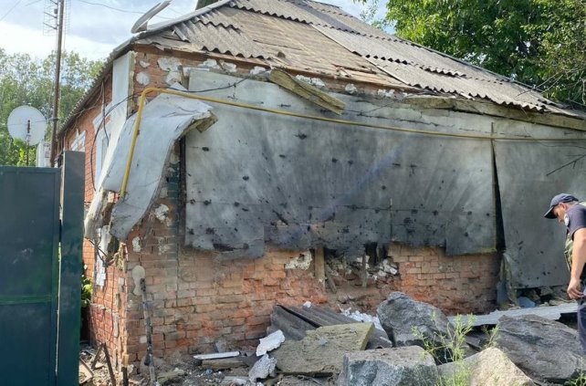 Очередной обстрел Золочева: под ударом - жилые дома, повреждена электросеть
