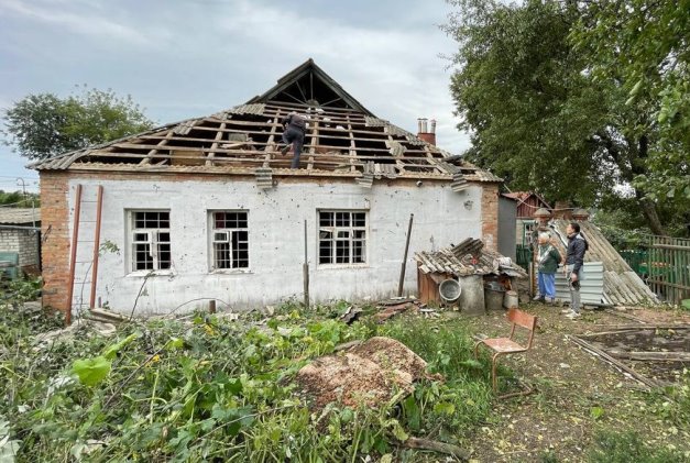 Росія обстріляла з артилерії приватний сектор у Харкові: фото наслідків