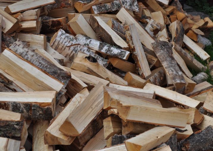 Зима близько: мешканців передмістя Харкова закликають утеплювати будинки та купувати дрова