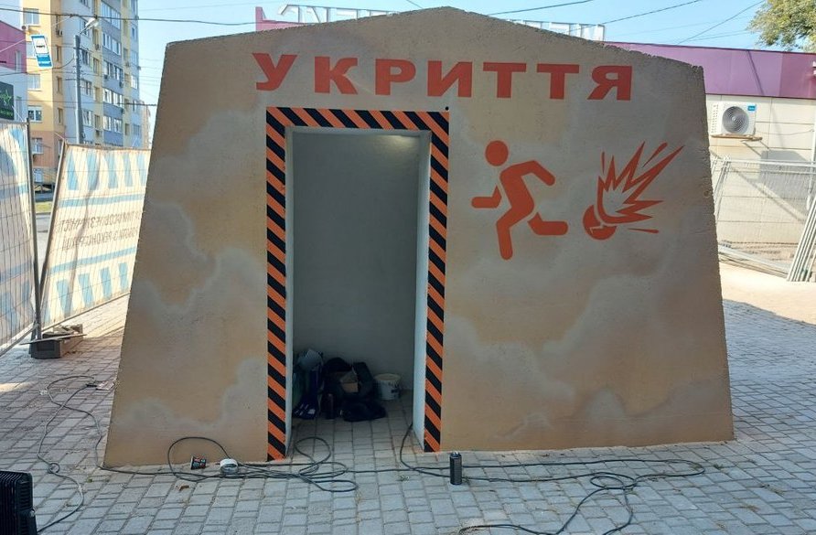 В Харькове появилась первая остановка-укрытие (видео)