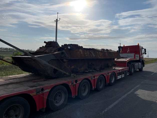 Уничтоженную в Харьковской области российскую технику отправили на "парад" в Киев (фото)