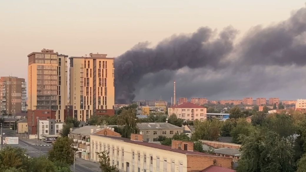 В Харькове - огромный пожар на промышленном предприятии (фото)