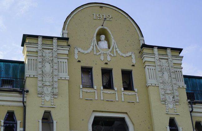 Ракетний удар по центру Харкова: фото наслідків