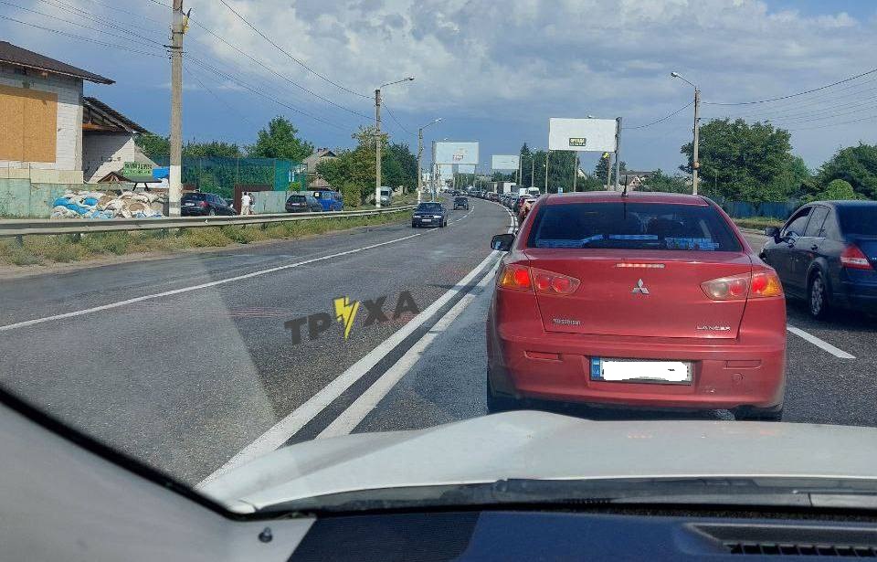 На въезде в Харьков - огромная пробка (фото)