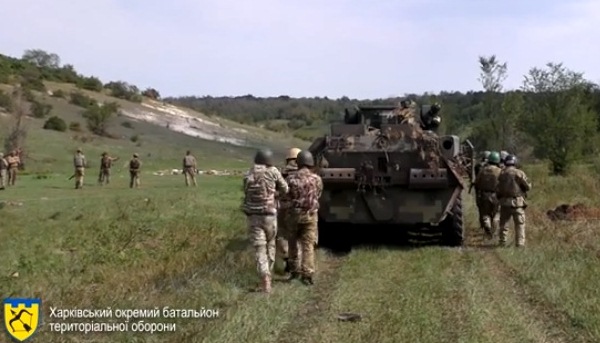 Бойцы теробороны Харькова отрабатывают наступление: видео