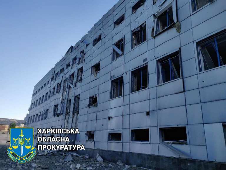 Ракетный удар по спорткомплексу в Харькове: фото