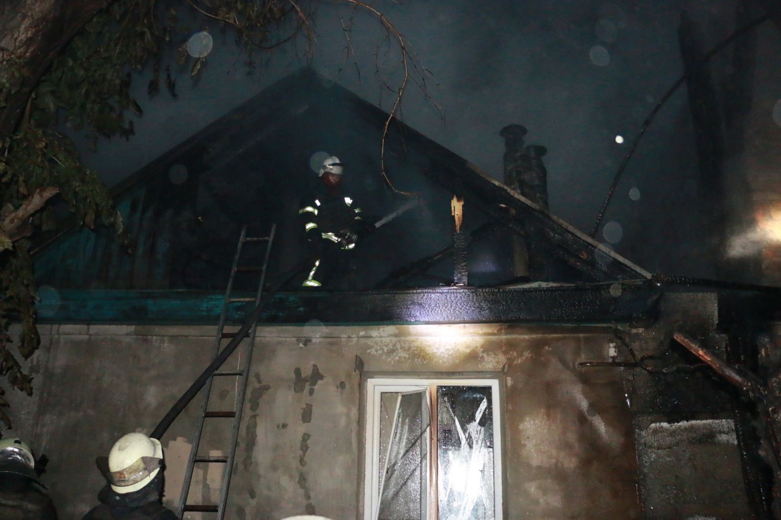 Российским ракетным ударом в Харькове разрушен жилой дом. Погибла женщина (фото)