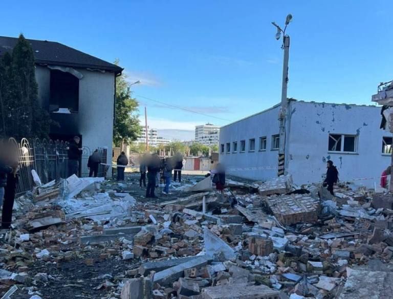 В Харькове ракетным ударом разрушен отель: фото