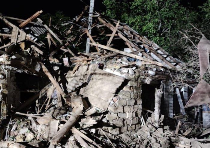 Российская ракета попала в жилой дом в Харьковской области: хозяйку нашли под завалами (фото)