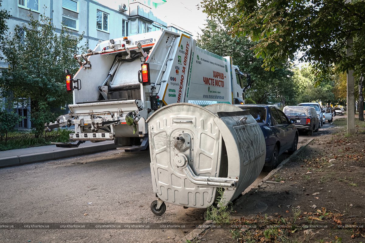 Коммунальщики обращаются к харьковским возвращенцам: "Не мешайте вывозить мусор!"