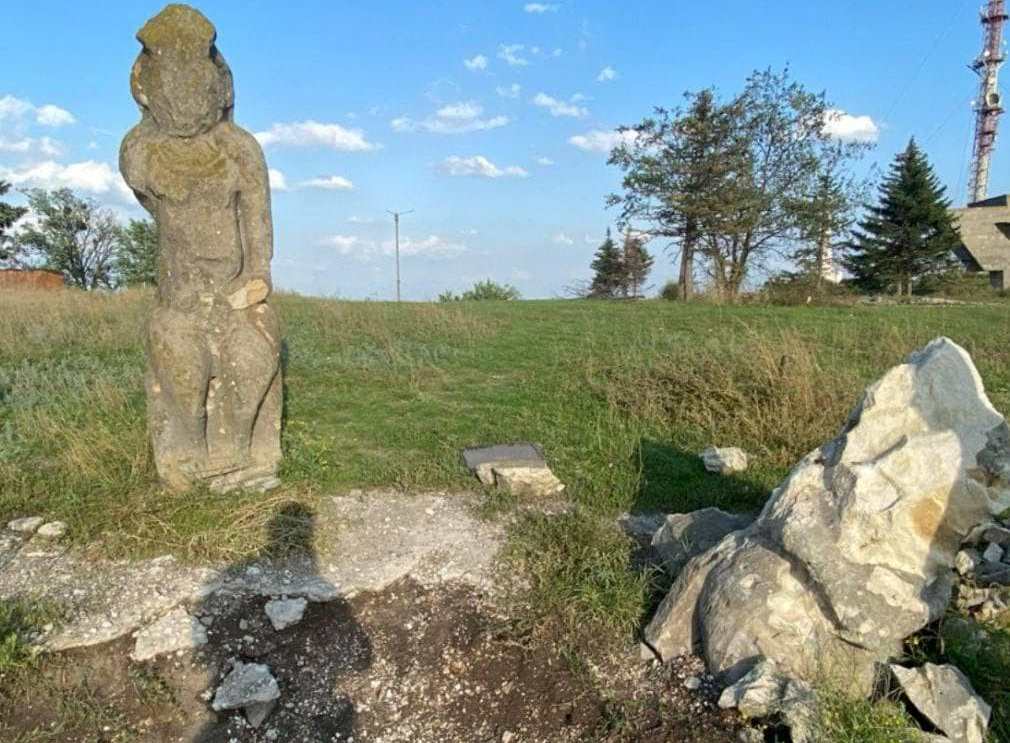 В Изюме оккупанты уничтожили знаковый исторический памятник (фото)