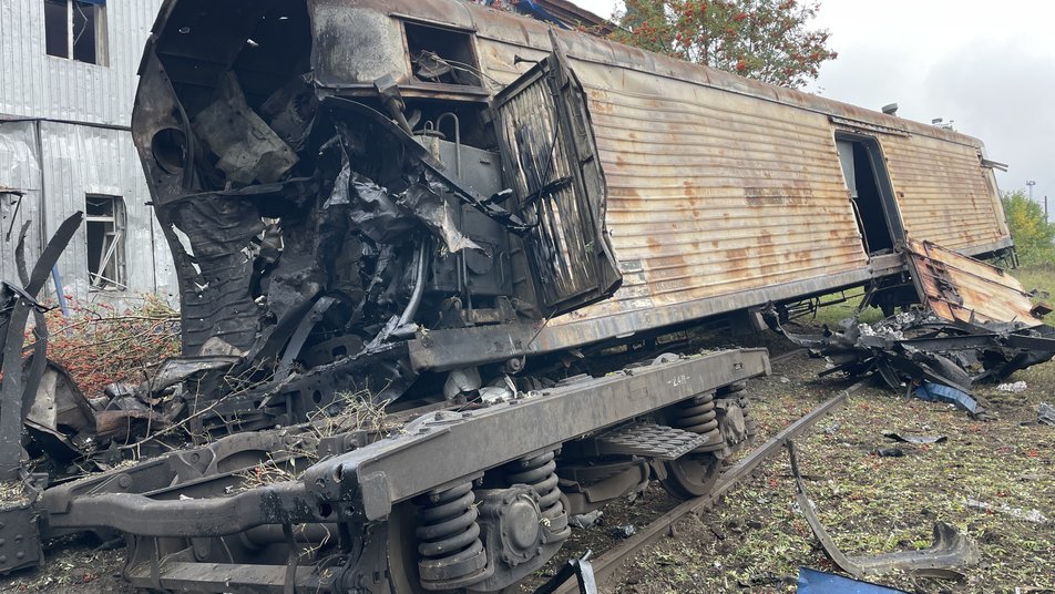 РФ ударила по железной дороге в Харькове: фото, видео