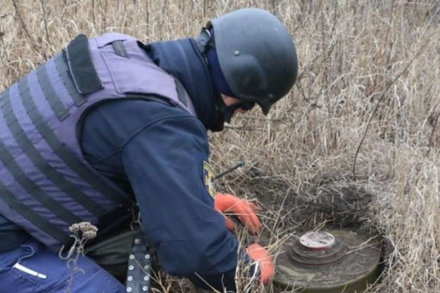 Под Харьковом люди опять подорвались на мине, погиб энергетик. Полиция просит не возвращаться на освобожденные территории