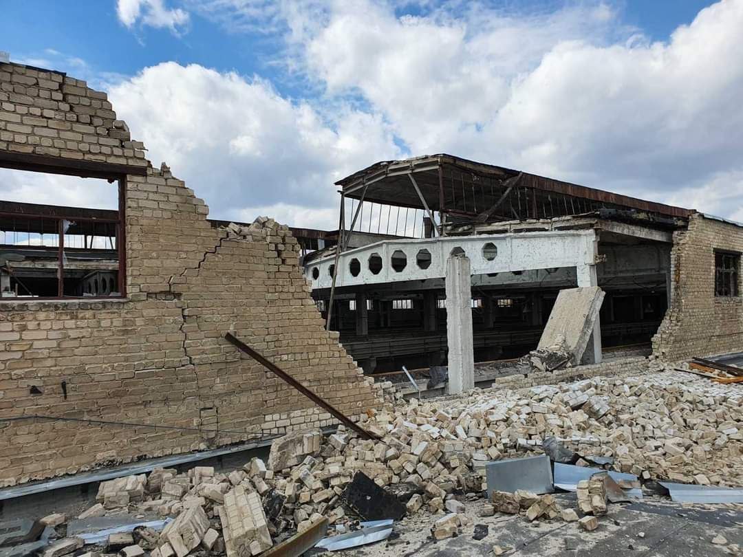 Росія розбомбила відомий харківський завод: фото