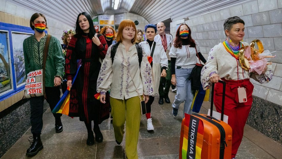 В харьковском метро провели ЛГБТ-парад (фото, видео)