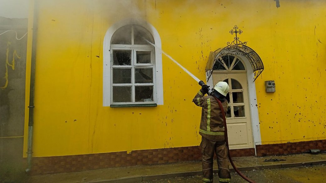 У Харківській області горіла церковна школа - її обстріляли росіяни